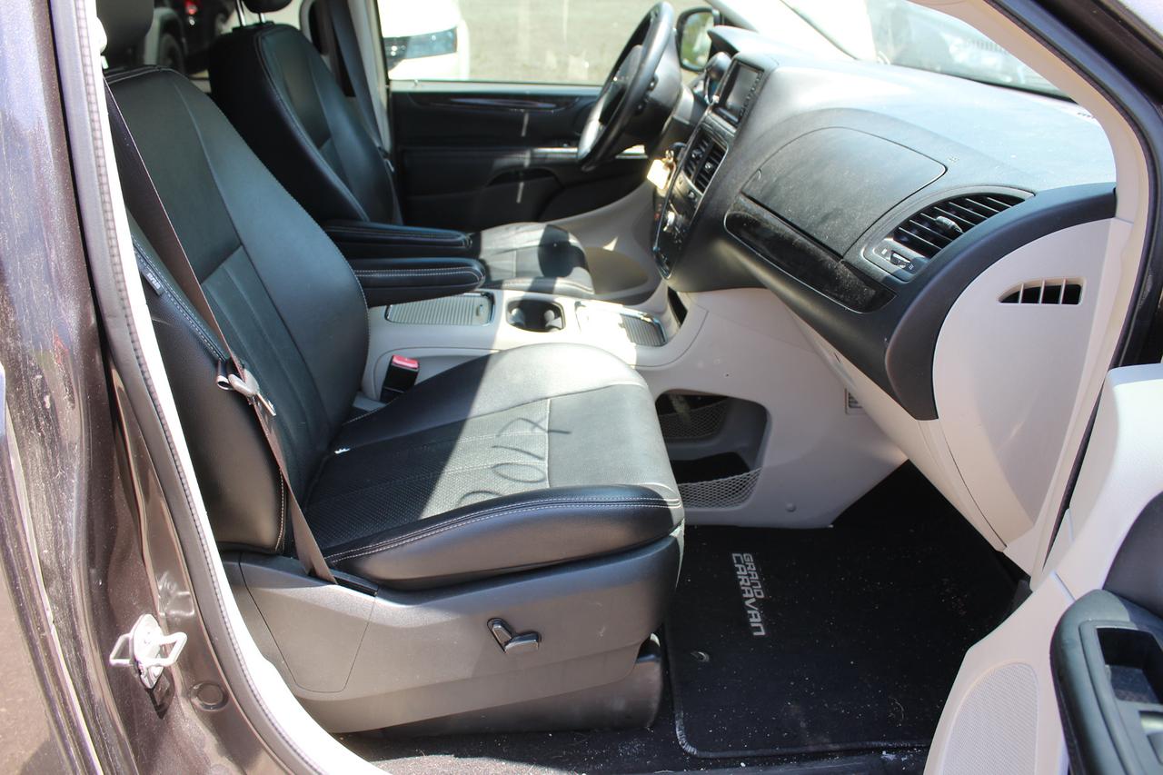 2017 Dodge Grand Caravan Crew Plus Photo