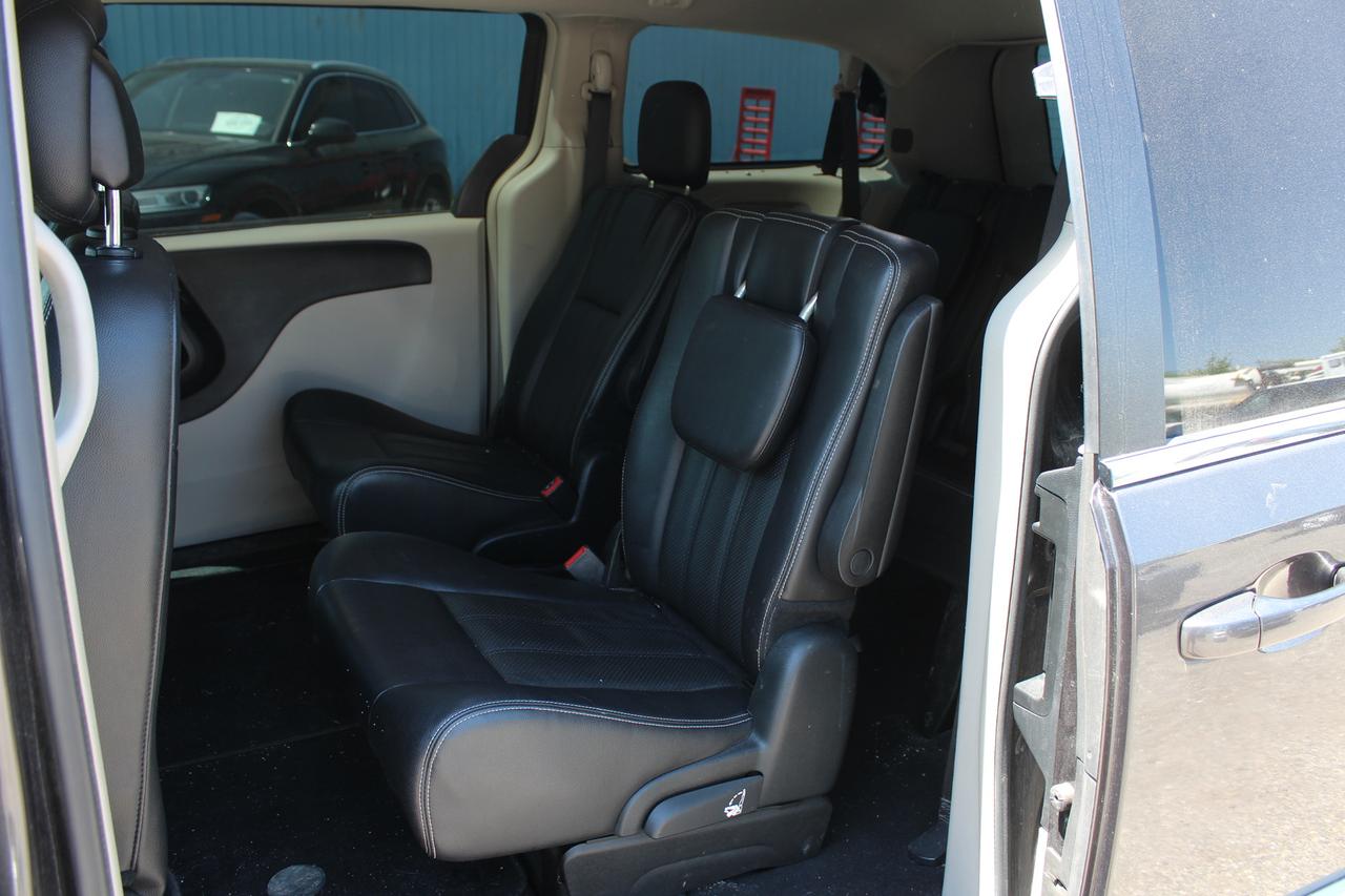 2017 Dodge Grand Caravan Crew Plus Photo