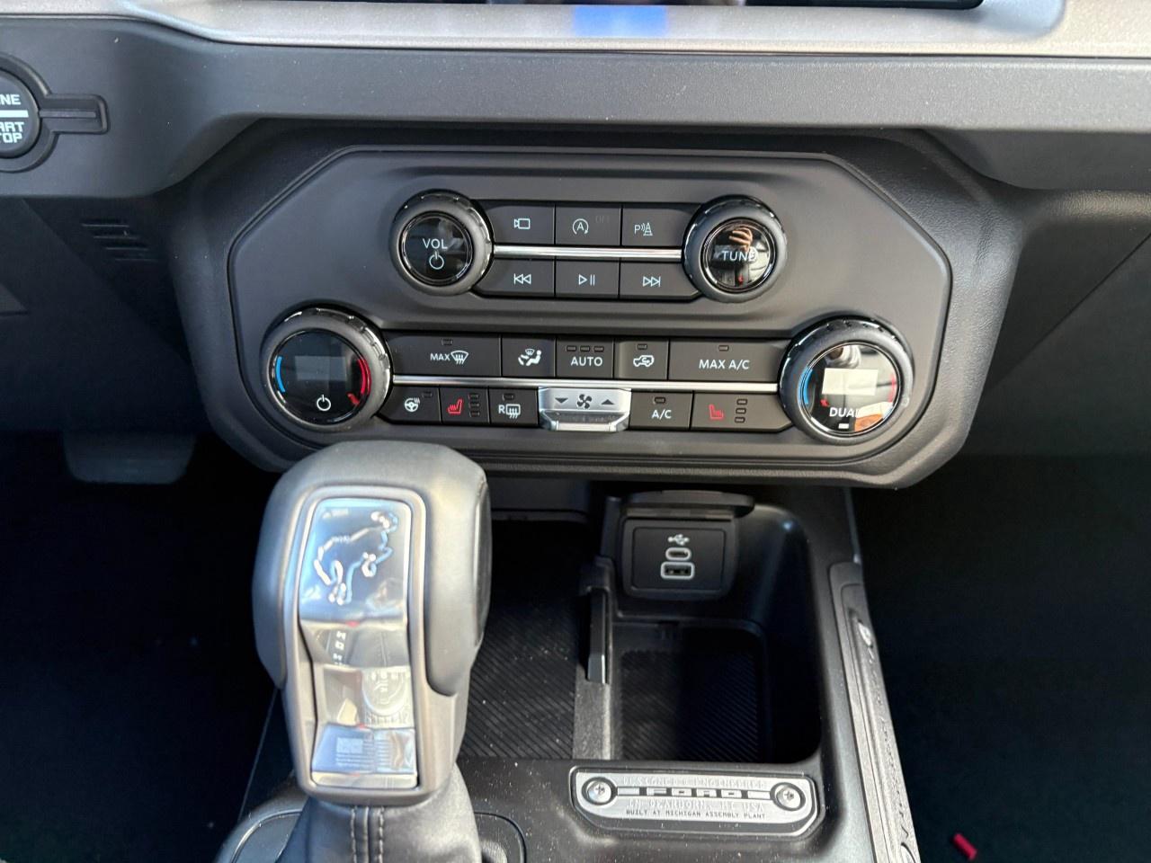 2026 Ford Bronco OUTER BANKS 4 DOOR 4X4 Photo