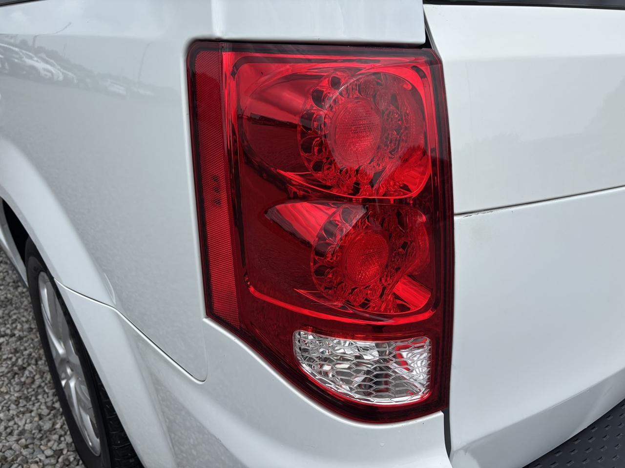2016 Dodge Grand Caravan SE Photo