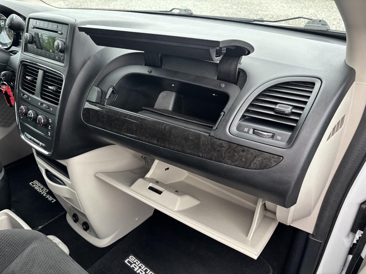 2016 Dodge Grand Caravan SE Photo