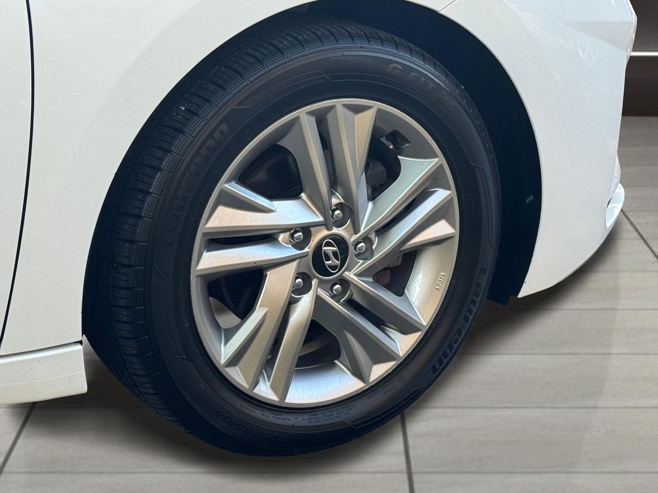 2019 Hyundai Elantra Preferred  w/Sun & Safety Package+CLEAN CARFAX Photo
