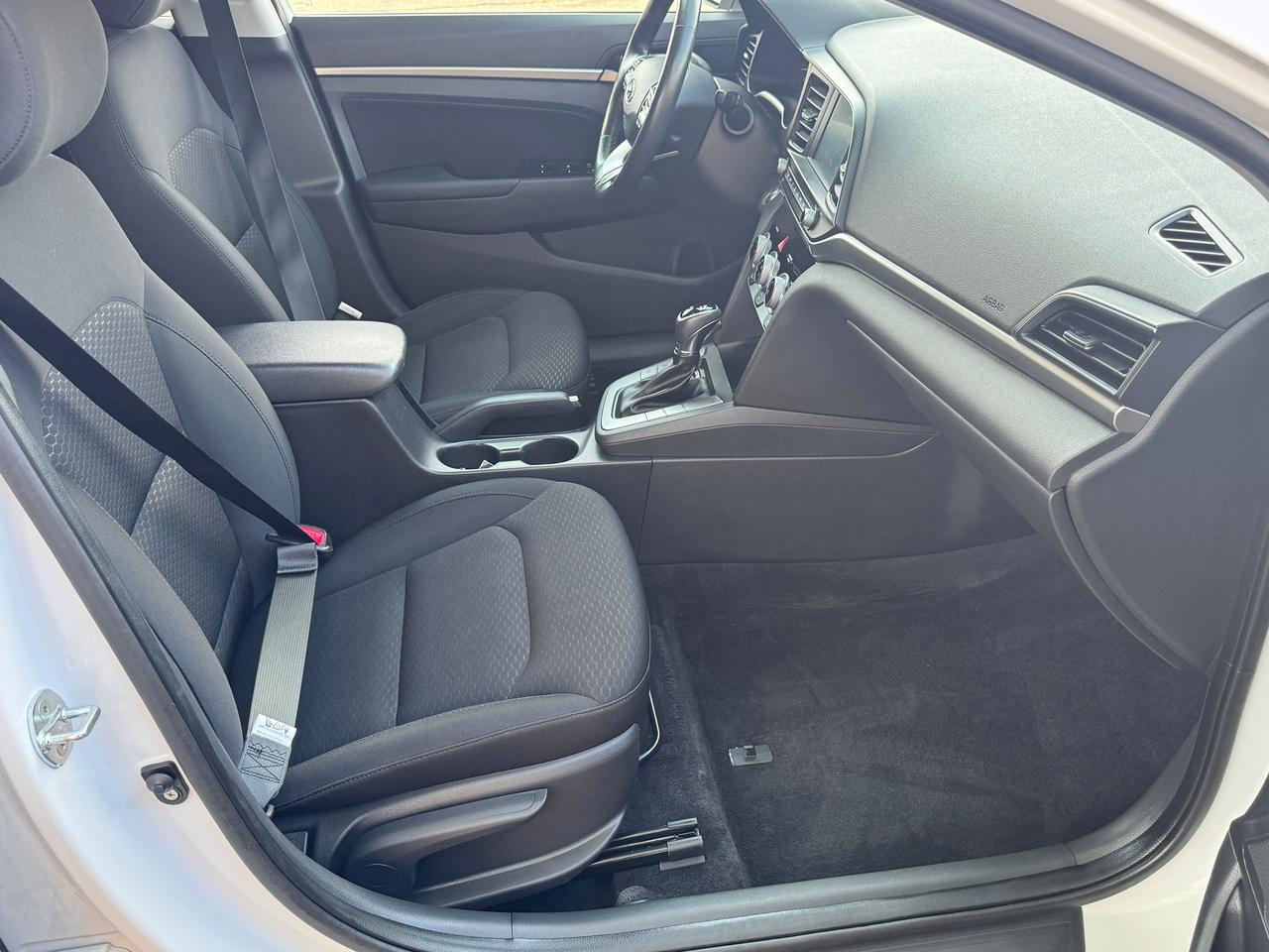 2019 Hyundai Elantra Preferred  w/Sun & Safety Package+CLEAN CARFAX Photo
