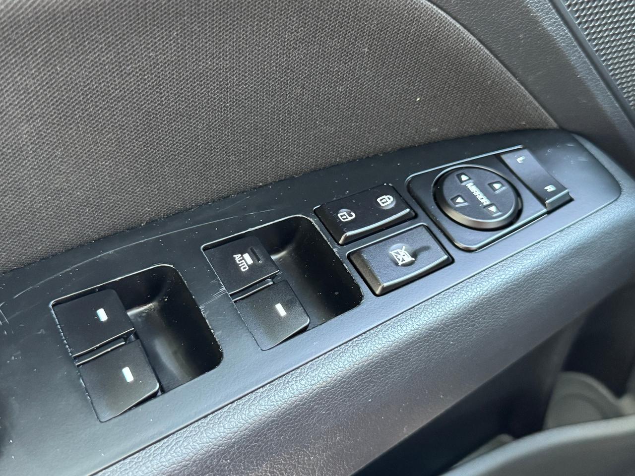 2019 Hyundai Elantra Preferred  w/Sun & Safety Package+CLEAN CARFAX Photo