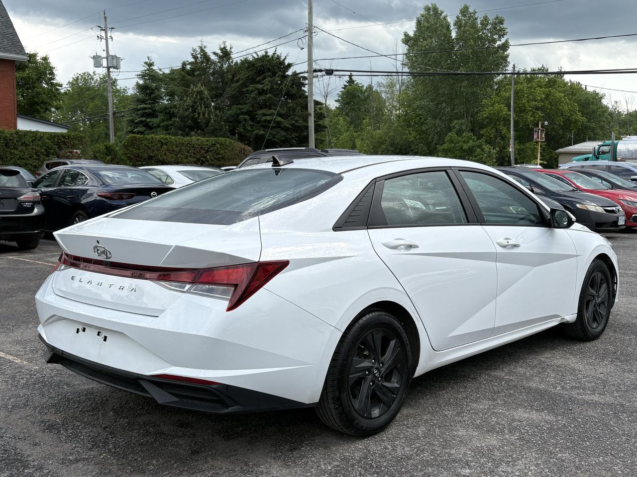 2021 Hyundai Elantra Preferred Photo2