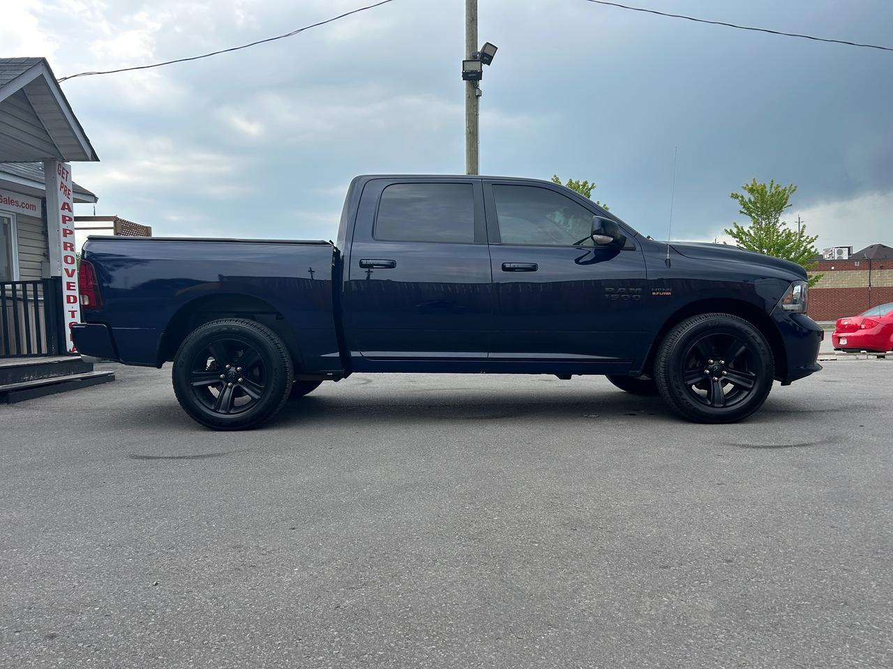 2018 RAM 1500 SPORT Photo4