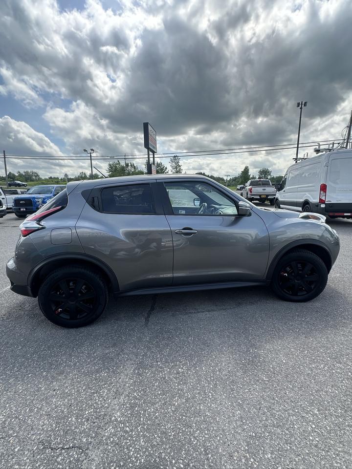2015 Nissan Juke 5DR WGN MANUAL SV FWD Photo