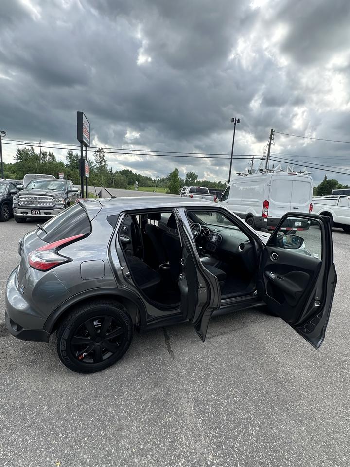2015 Nissan Juke 5DR WGN MANUAL SV FWD Photo