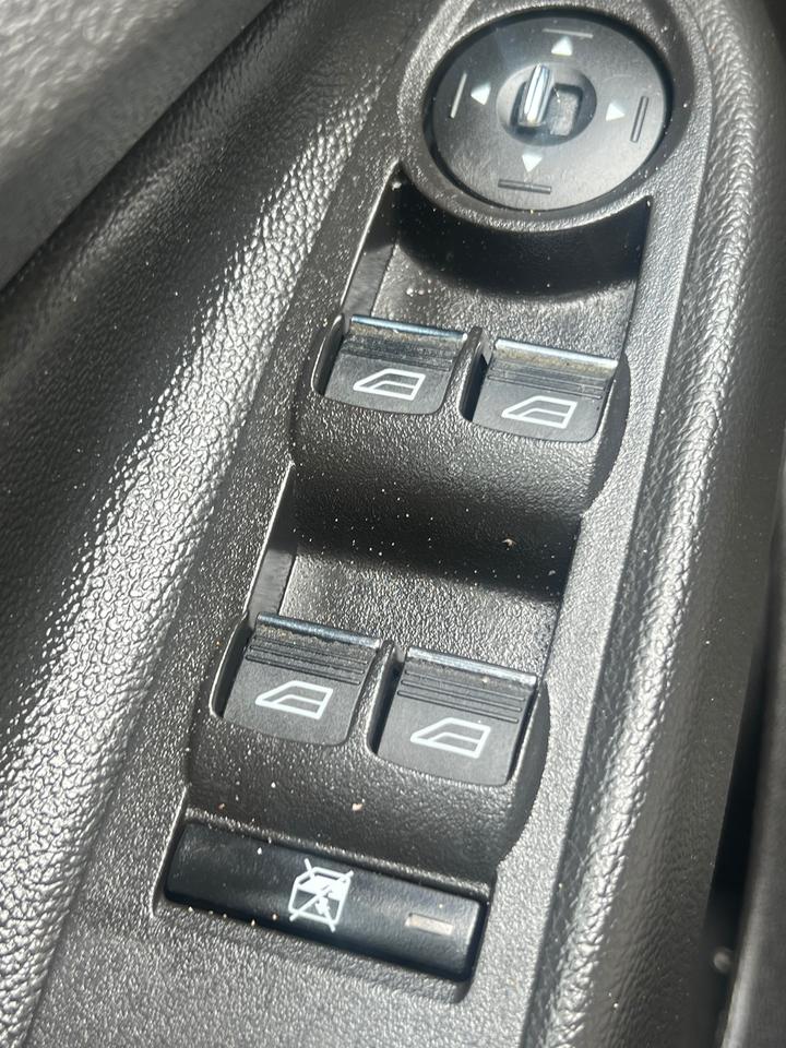 2016 Ford Escape LEATHER- SUNROOF-NAV-BACK CAM- BLUETOOTH & MORE! Photo