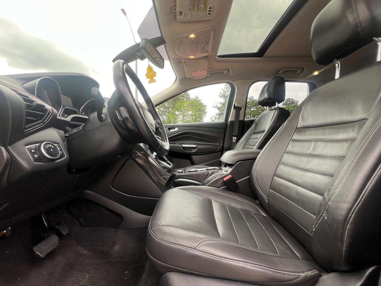 2016 Ford Escape LEATHER- SUNROOF-NAV-BACK CAM- BLUETOOTH & MORE! Photo
