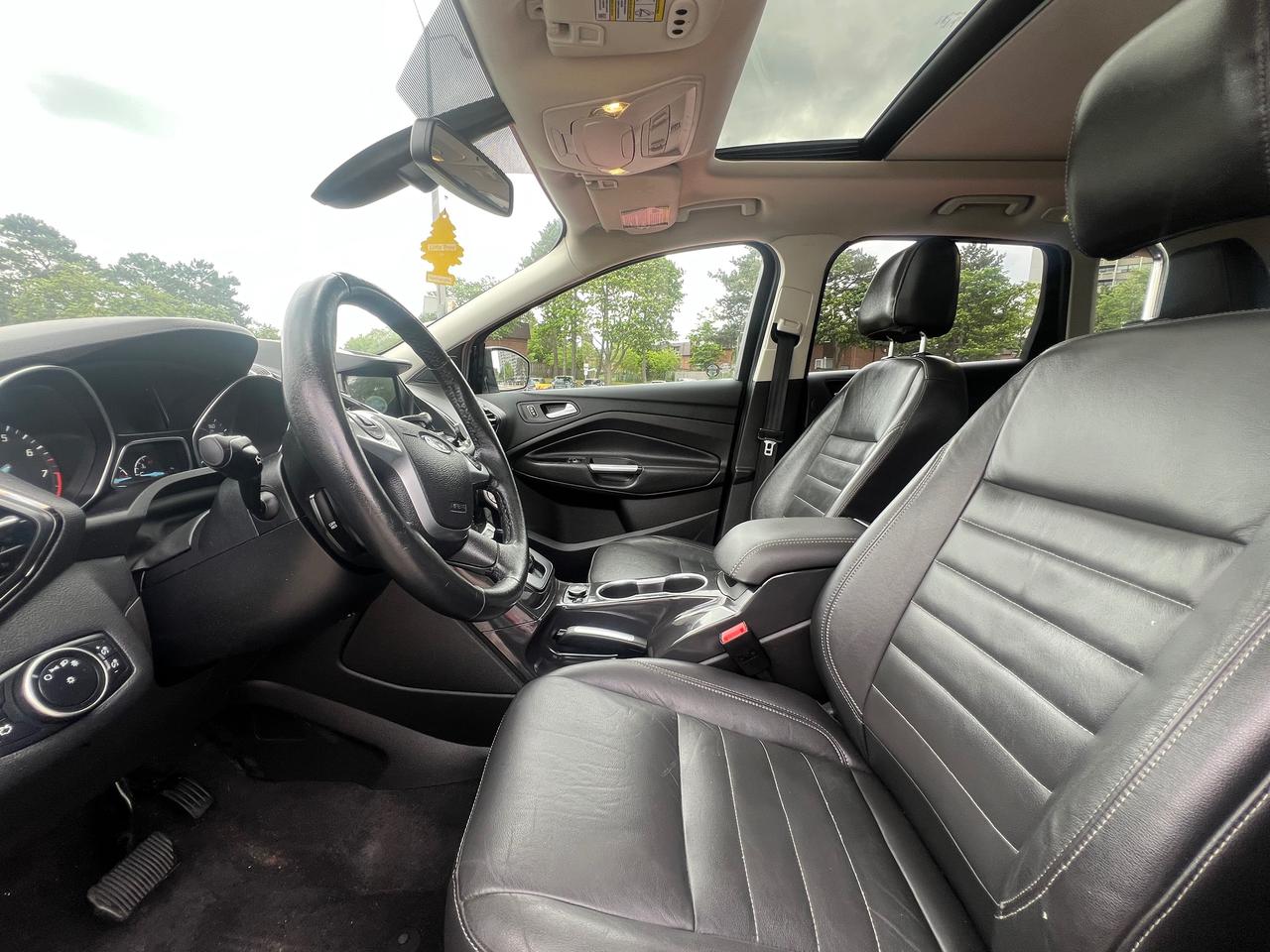 2016 Ford Escape LEATHER- SUNROOF-NAV-BACK CAM- BLUETOOTH & MORE! Photo