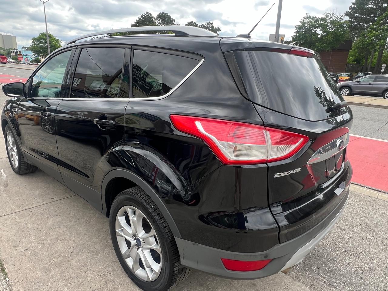2016 Ford Escape LEATHER- SUNROOF-NAV-BACK CAM- BLUETOOTH & MORE! Photo