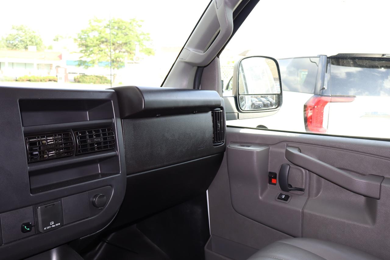 2025 Chevrolet Express Cargo Van RWD 2500 135" Photo