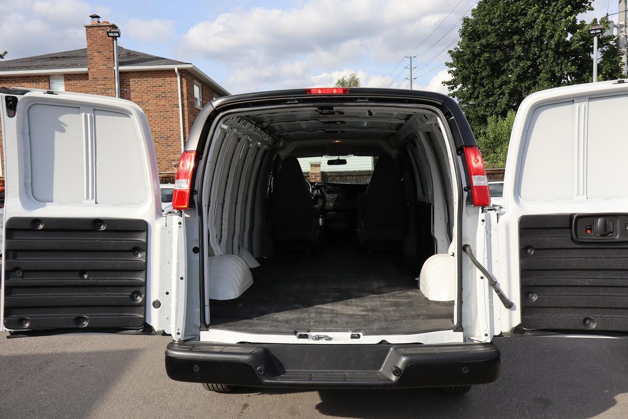 2025 Chevrolet Express Cargo Van RWD 2500 135" Photo