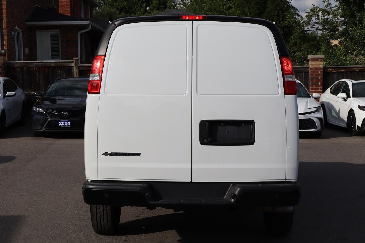 2025 Chevrolet Express Cargo Van RWD 2500 135" Photo