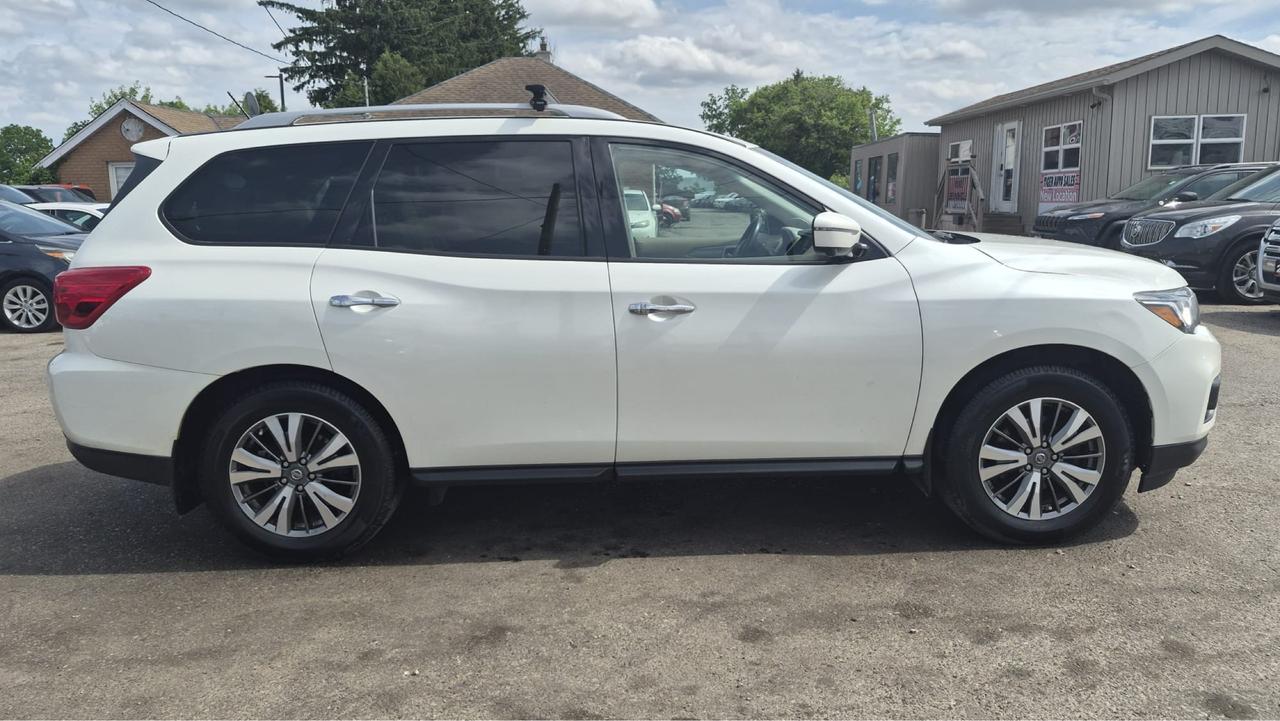 2018 Nissan Pathfinder SL Premium, 4X4, LEATHER, NAVI, 7 PASSENGER, CERT Photo