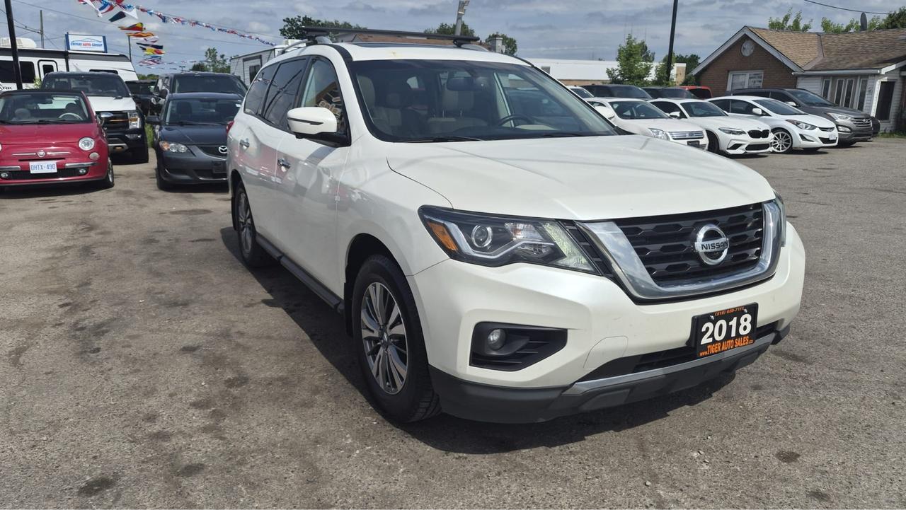 2018 Nissan Pathfinder SL Premium, 4X4, LEATHER, NAVI, 7 PASSENGER, CERT Photo
