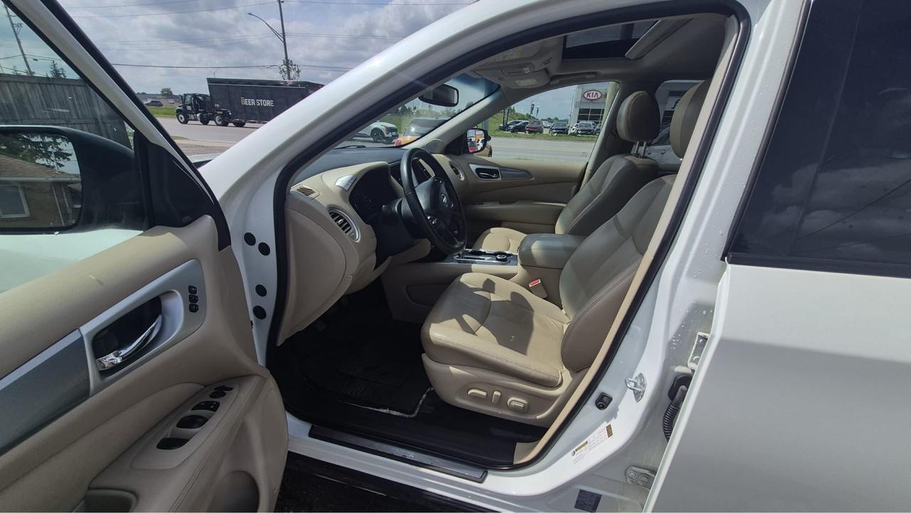 2018 Nissan Pathfinder SL Premium, 4X4, LEATHER, NAVI, 7 PASSENGER, CERT Photo