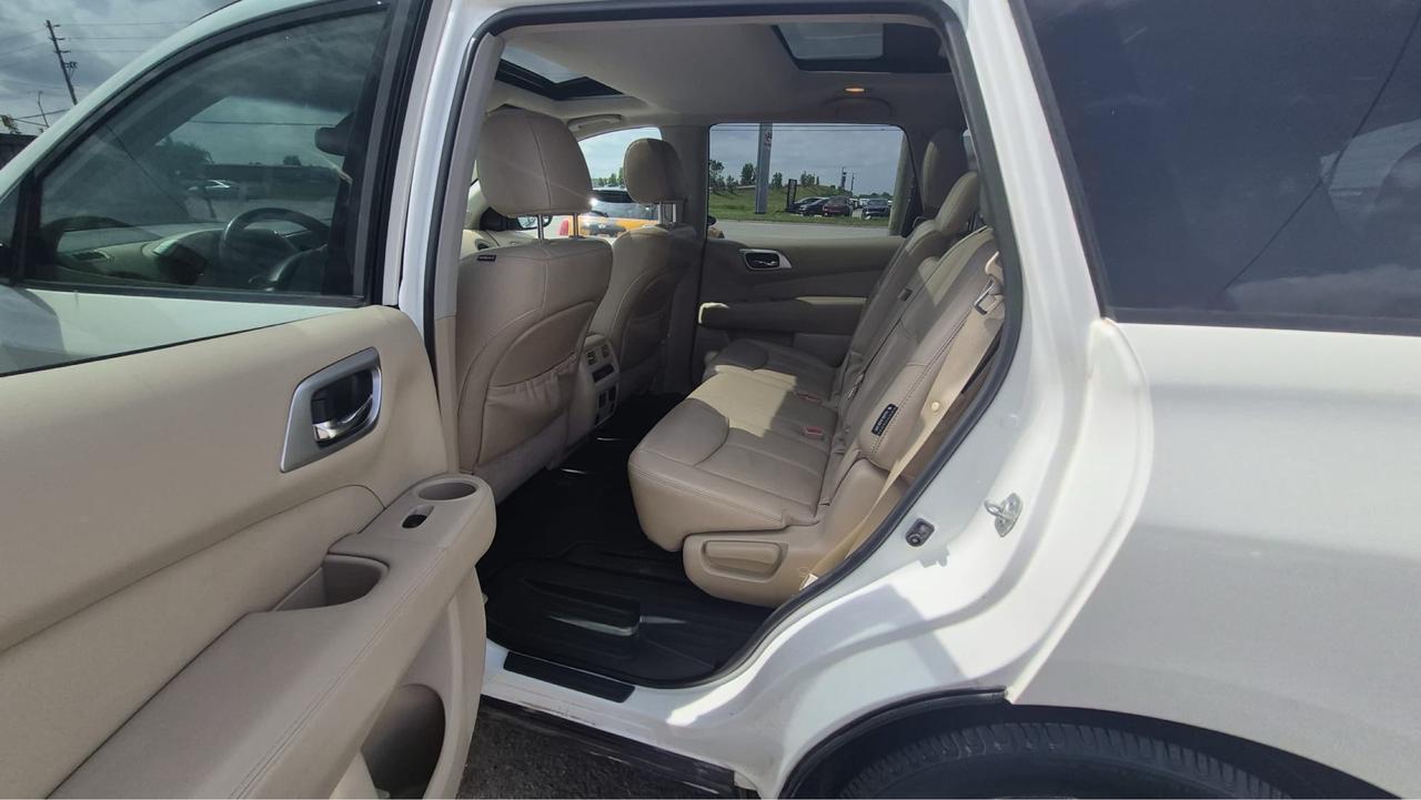 2018 Nissan Pathfinder SL Premium, 4X4, LEATHER, NAVI, 7 PASSENGER, CERT Photo