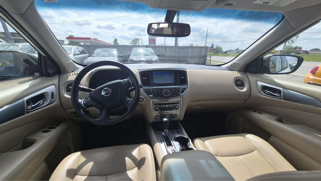2018 Nissan Pathfinder SL Premium, 4X4, LEATHER, NAVI, 7 PASSENGER, CERT Photo