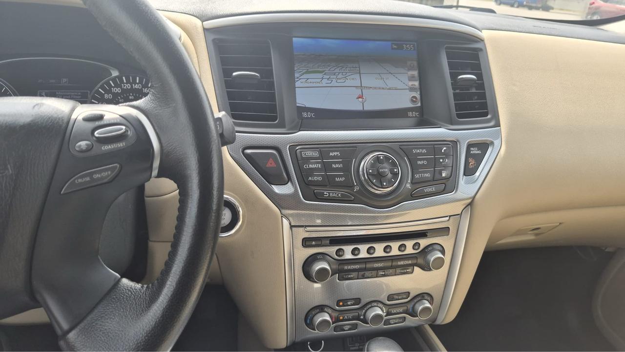 2018 Nissan Pathfinder SL Premium, 4X4, LEATHER, NAVI, 7 PASSENGER, CERT Photo