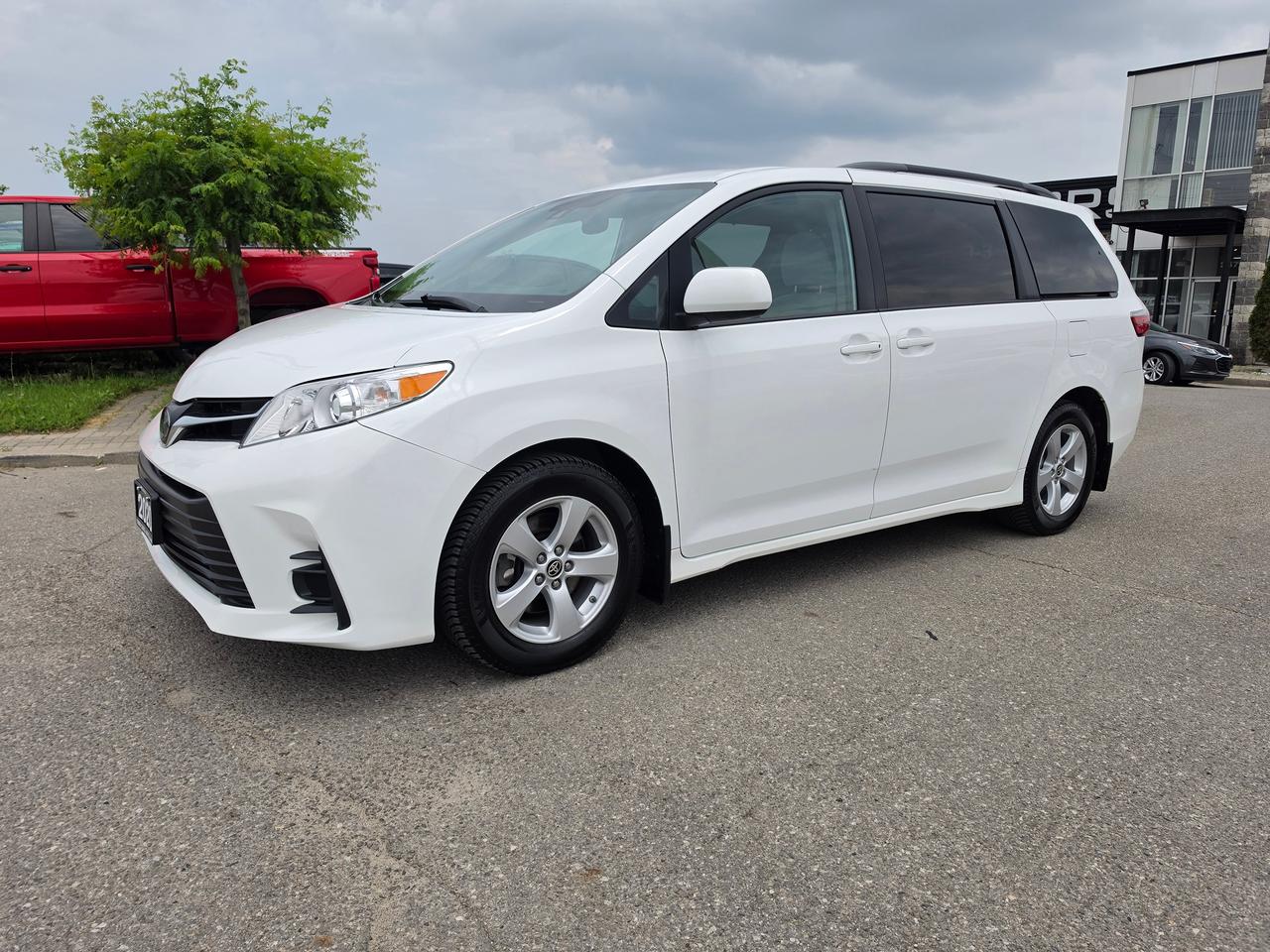 2020 Toyota Sienna LE | 8 PASS | Apple CarPlay - Photo #1