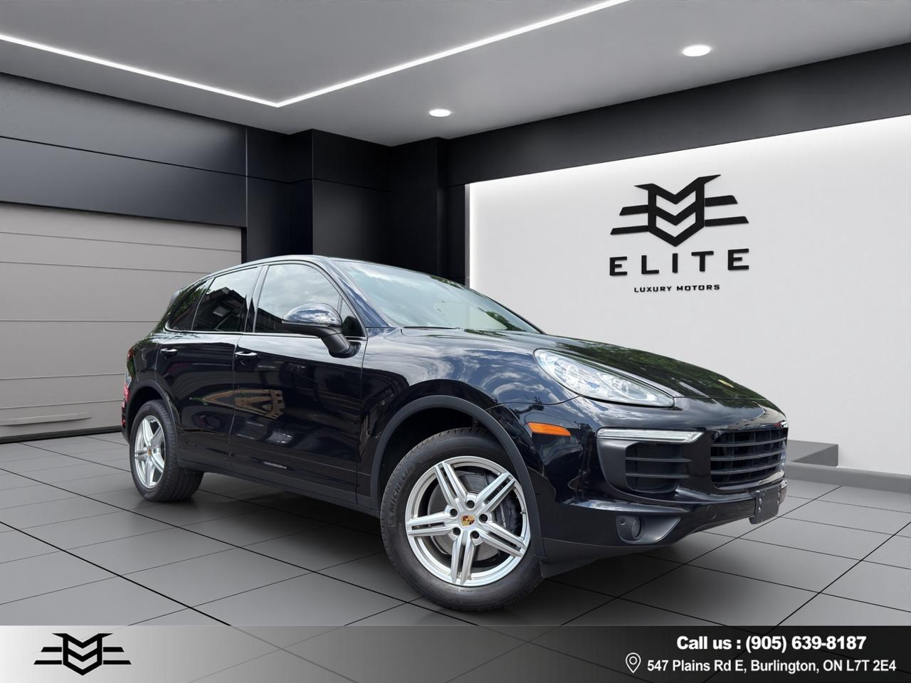 2017 Porsche Cayenne AWD - Navigation - Leather - Sunroof - Low Low Kms !!! Photo