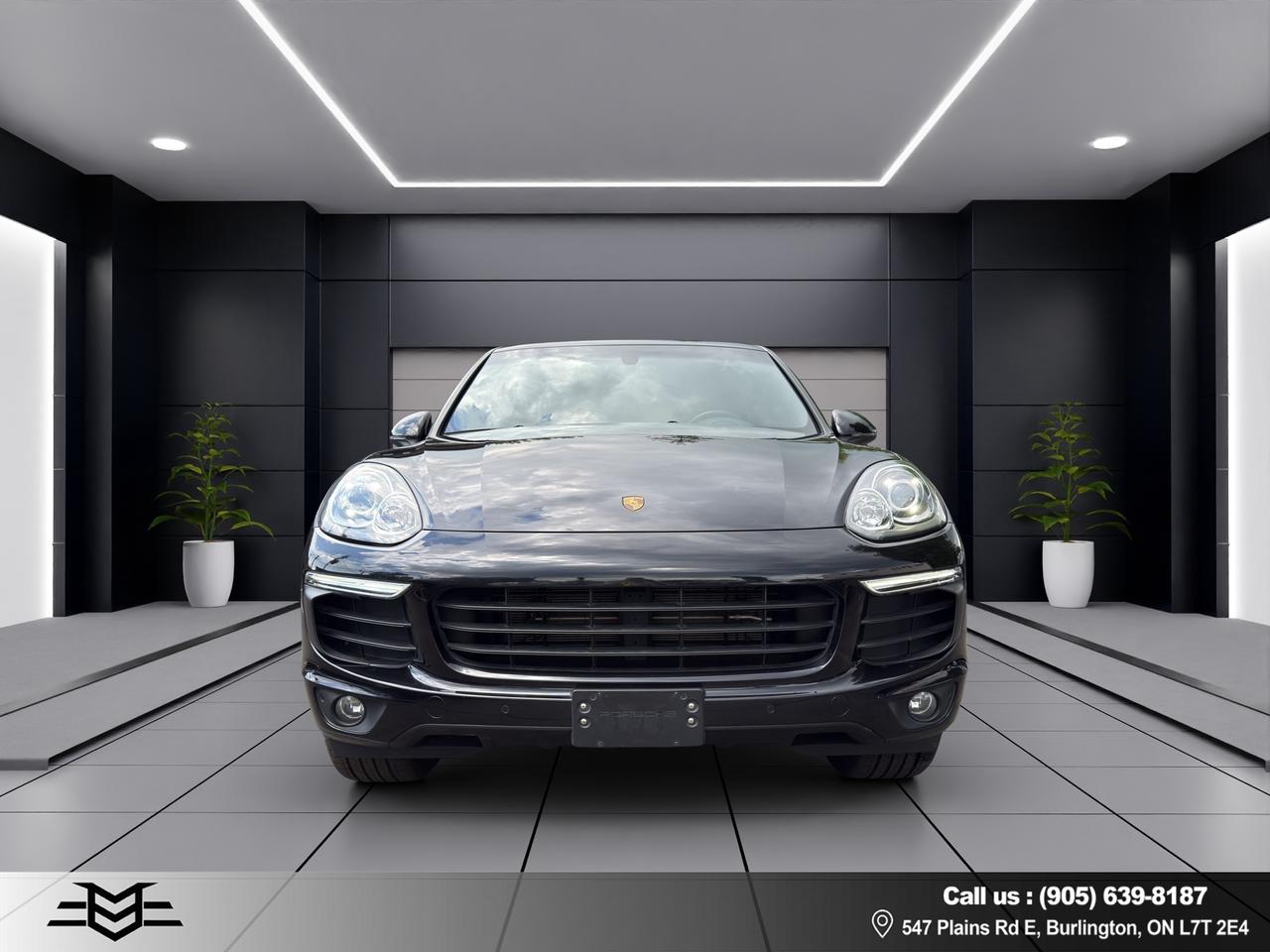 2017 Porsche Cayenne AWD - Navigation - Leather - Sunroof - Low Low Kms !!! Photo