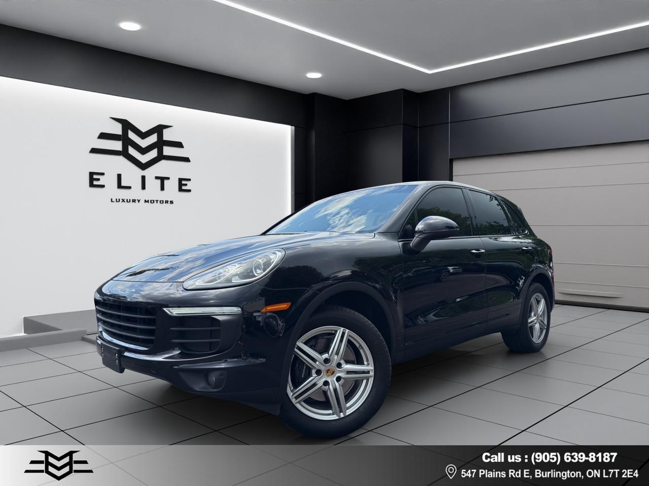 2017 Porsche Cayenne AWD - Navigation - Leather - Sunroof - Low Low Kms !!! Photo