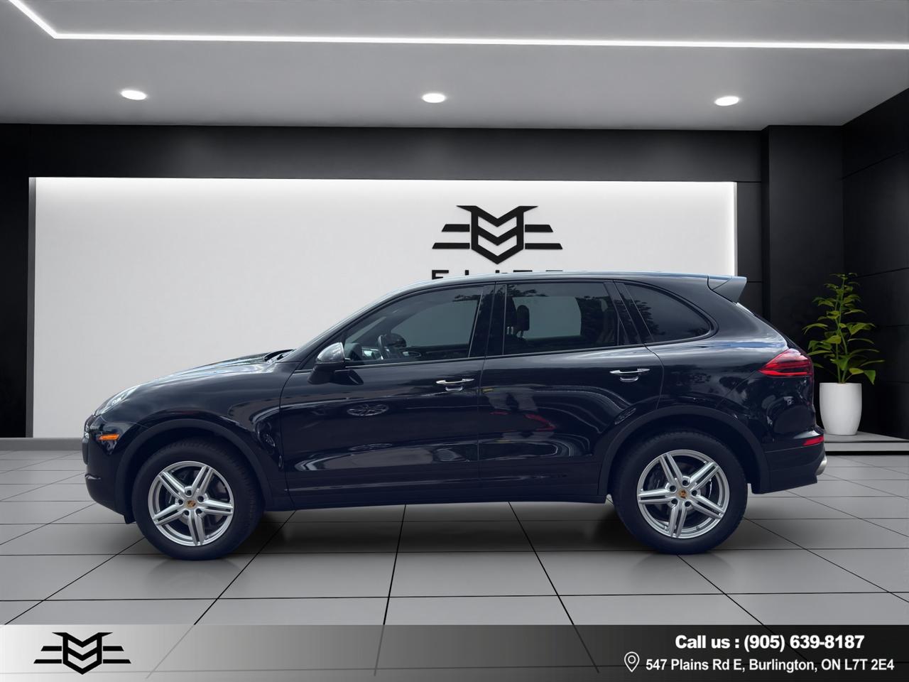 2017 Porsche Cayenne AWD - Navigation - Leather - Sunroof - Low Low Kms !!! Photo