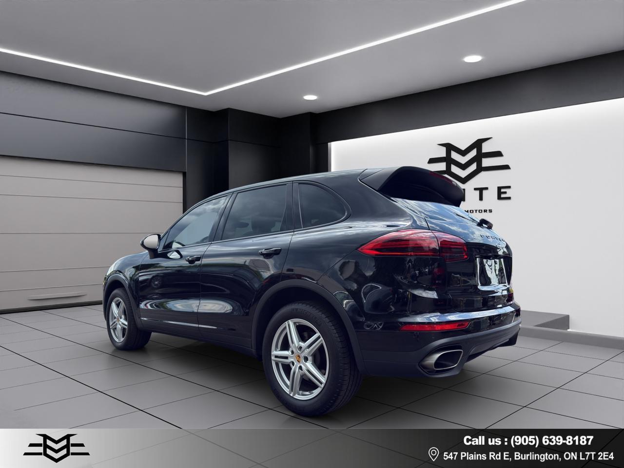 2017 Porsche Cayenne AWD - Navigation - Leather - Sunroof - Low Low Kms !!! Photo