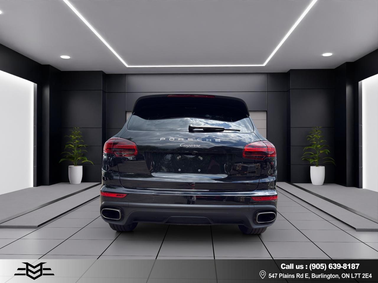 2017 Porsche Cayenne AWD - Navigation - Leather - Sunroof - Low Low Kms !!! Photo
