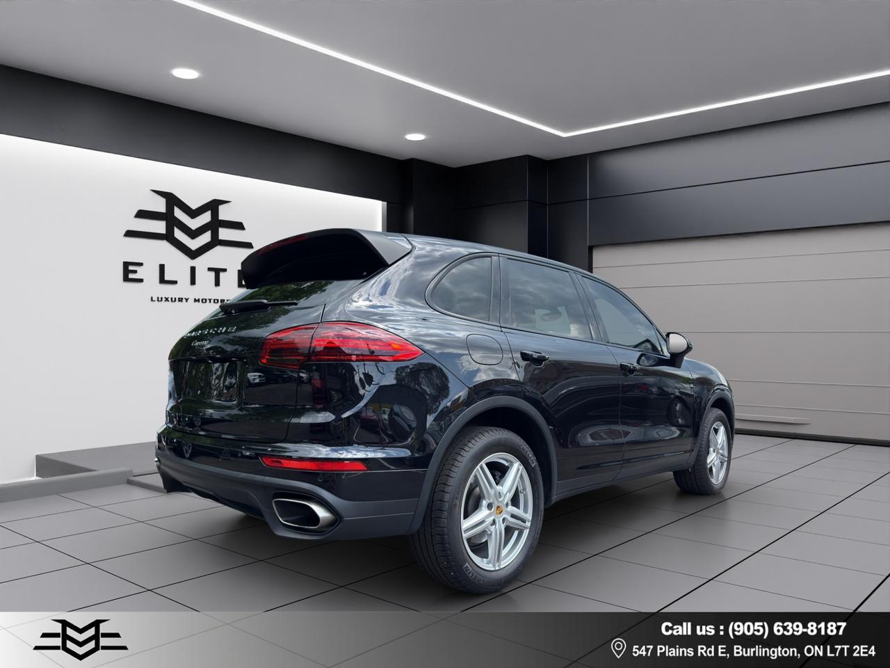 2017 Porsche Cayenne AWD - Navigation - Leather - Sunroof - Low Low Kms !!! Photo