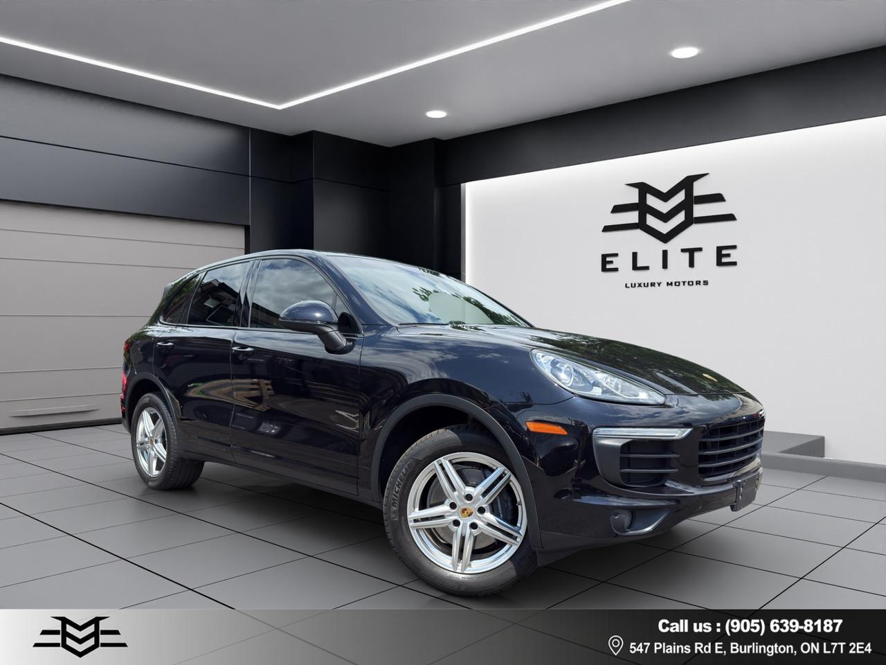 2017 Porsche Cayenne AWD - Navigation - Leather - Sunroof - Low Low Kms !!! Photo