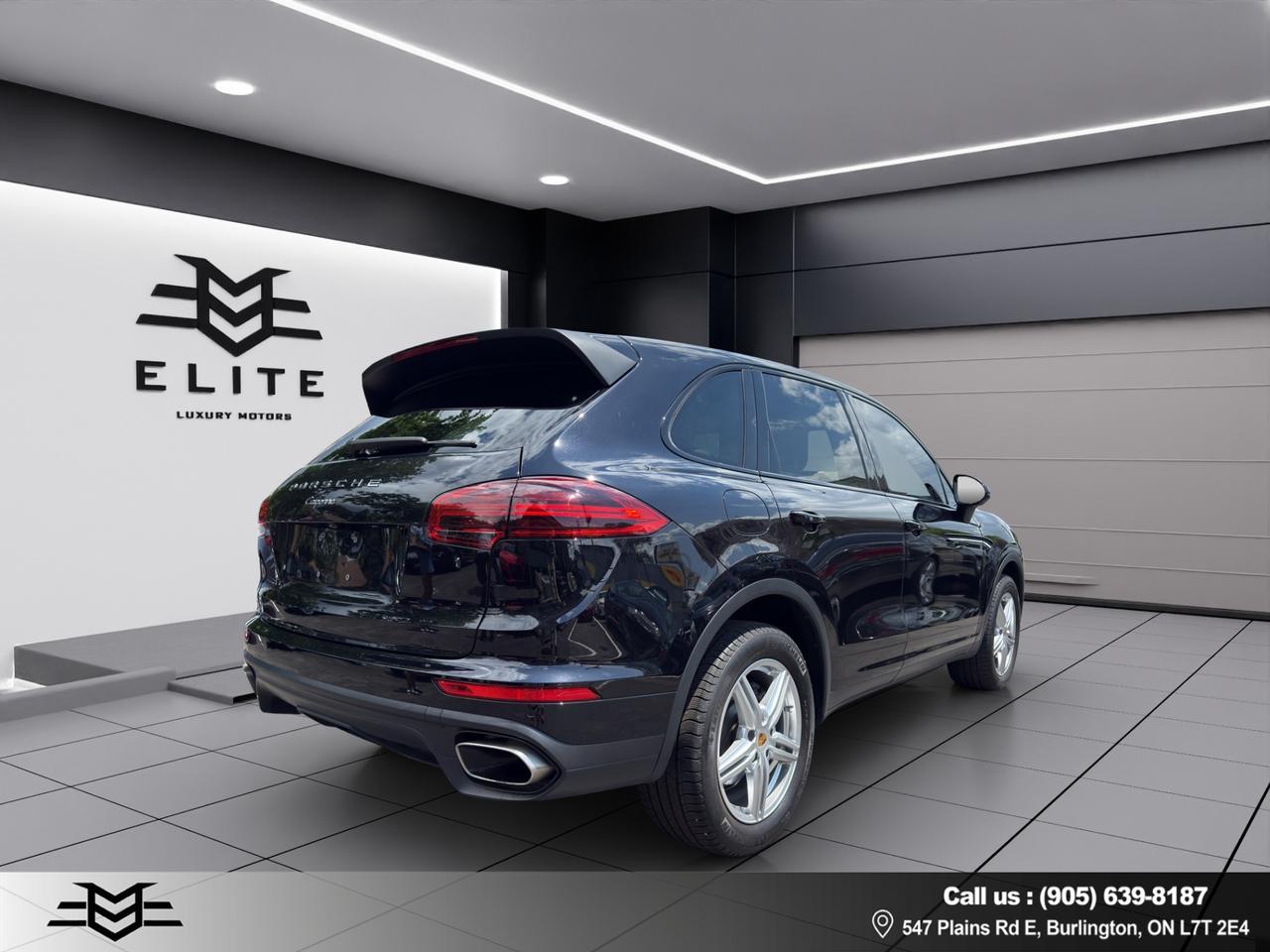 2017 Porsche Cayenne AWD - Navigation - Leather - Sunroof - Low Low Kms !!! Photo