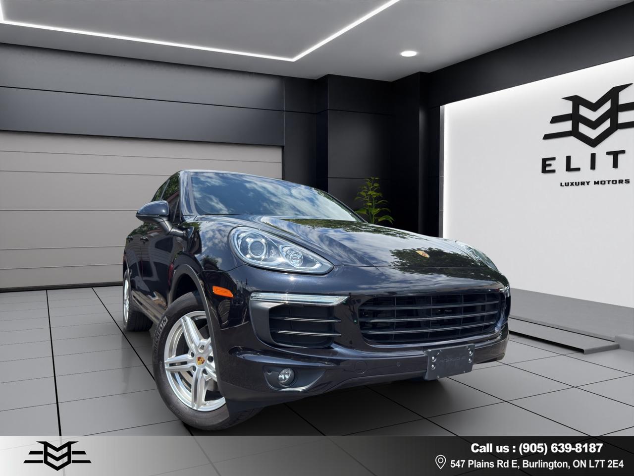 2017 Porsche Cayenne AWD - Navigation - Leather - Sunroof - Low Low Kms !!! Photo
