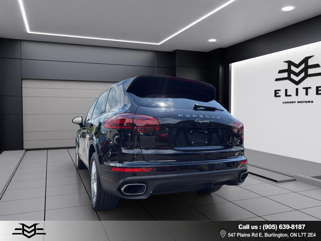2017 Porsche Cayenne AWD - Navigation - Leather - Sunroof - Low Low Kms !!! Photo
