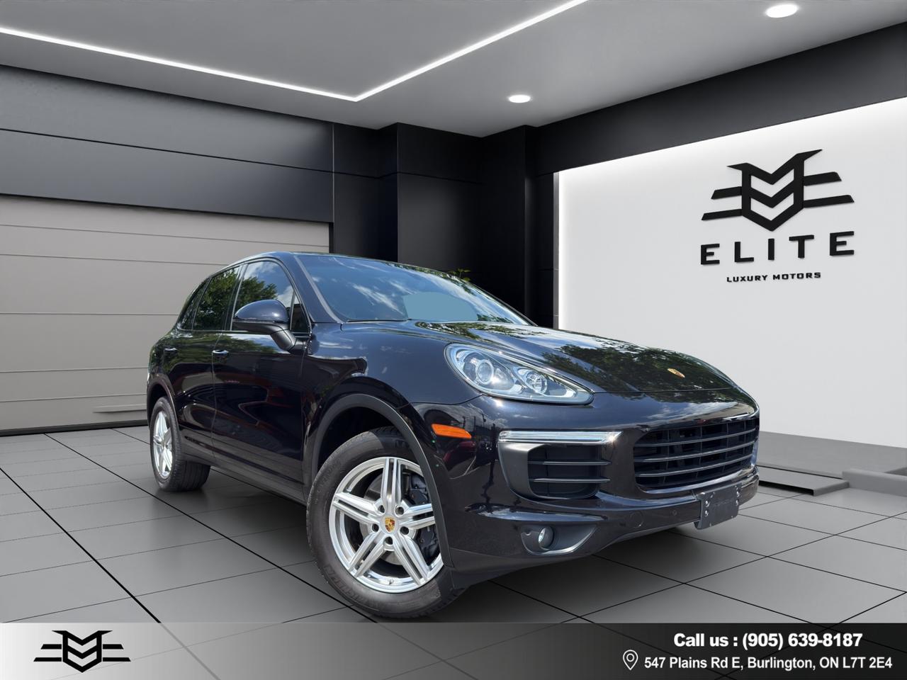 2017 Porsche Cayenne AWD - Navigation - Leather - Sunroof - Low Low Kms !!! Photo