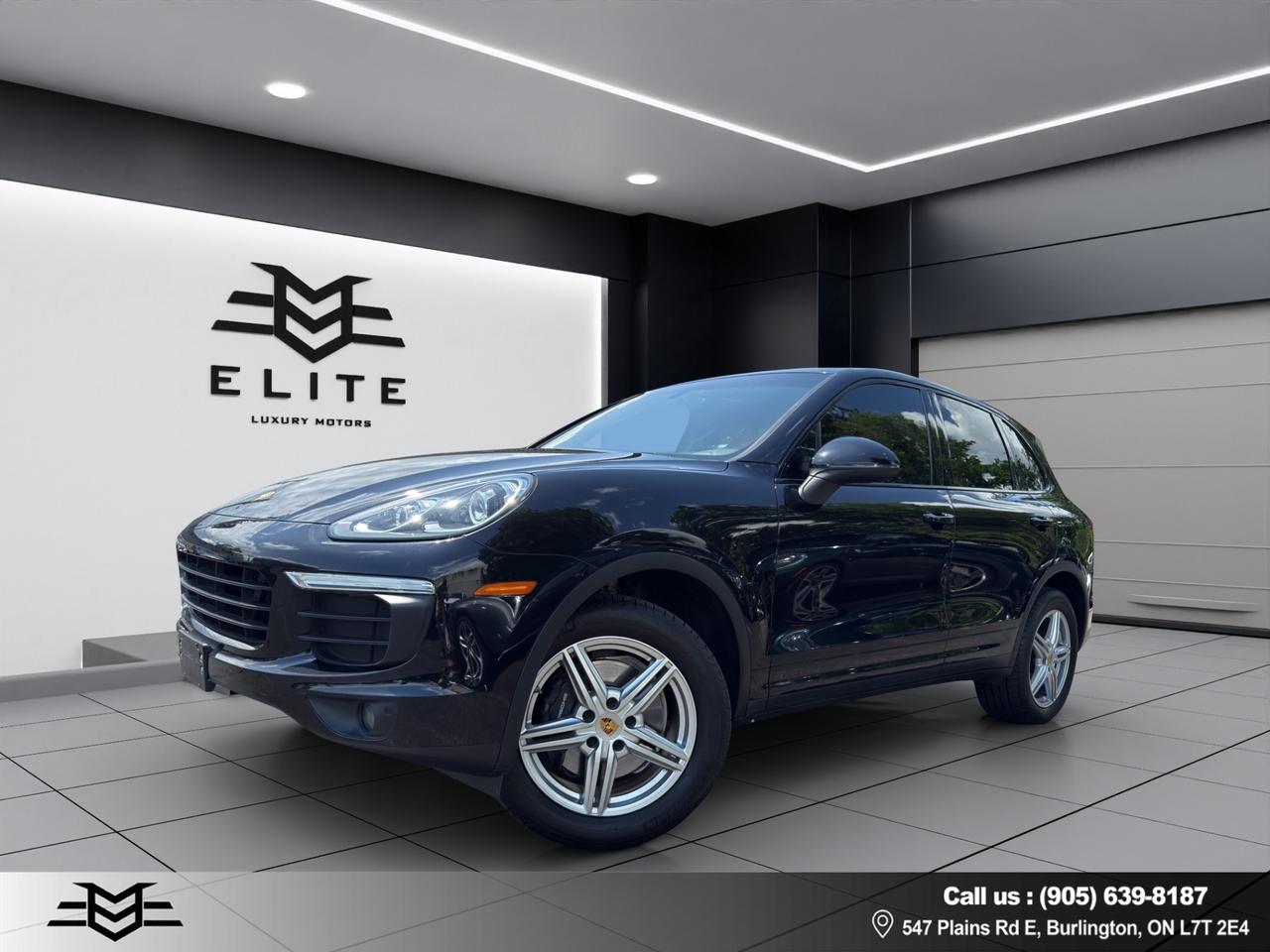 2017 Porsche Cayenne AWD - Navigation - Leather - Sunroof - Low Low Kms !!! Photo