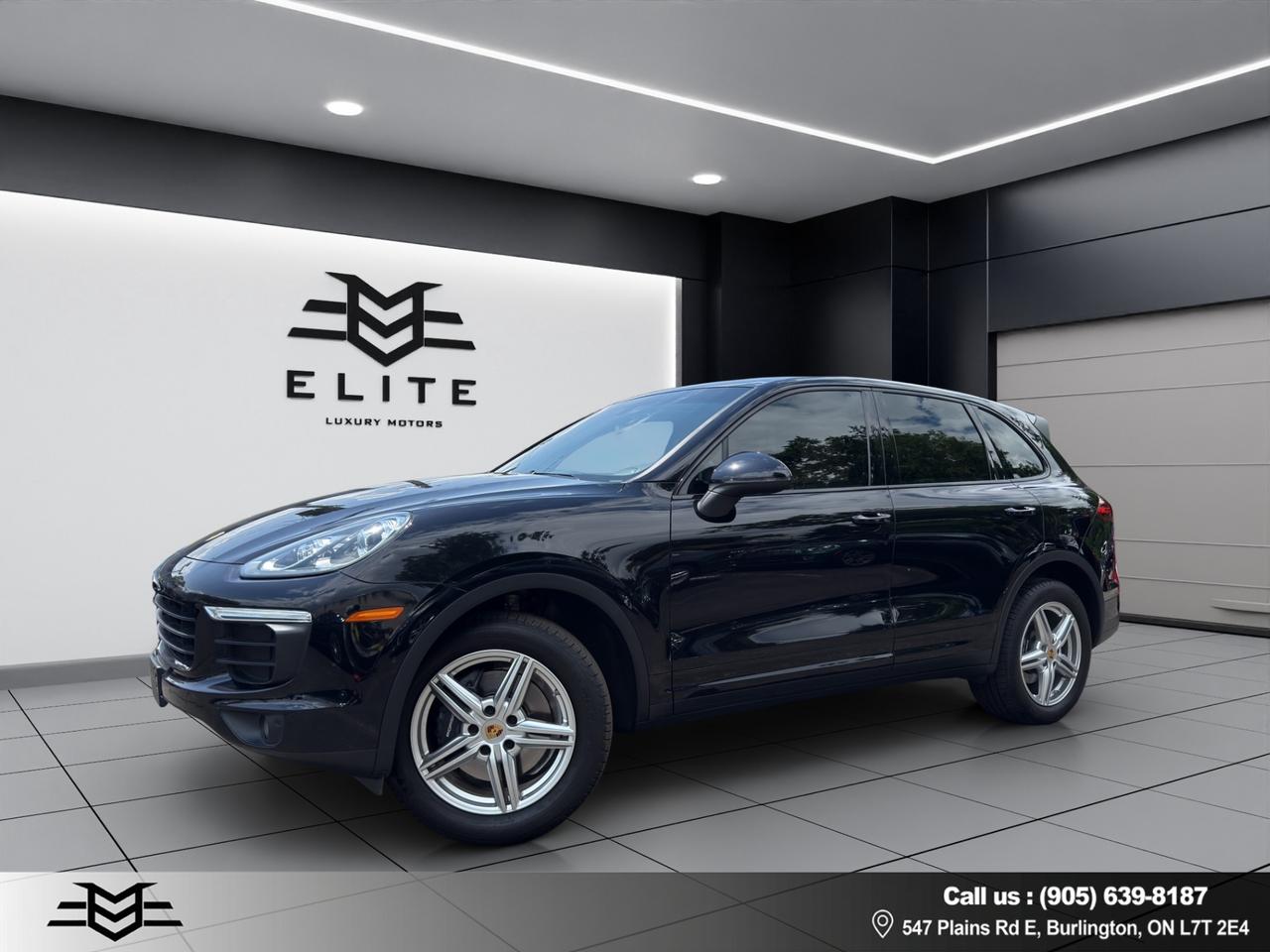2017 Porsche Cayenne AWD - Navigation - Leather - Sunroof - Low Low Kms !!! Photo