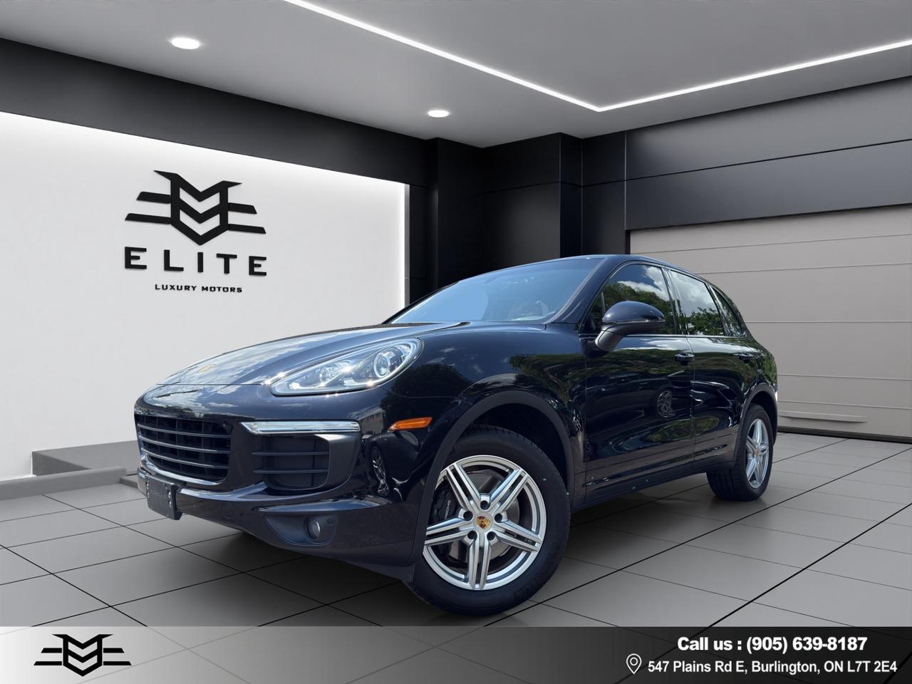 2017 Porsche Cayenne AWD - Navigation - Leather - Sunroof - Low Low Kms !!! Photo