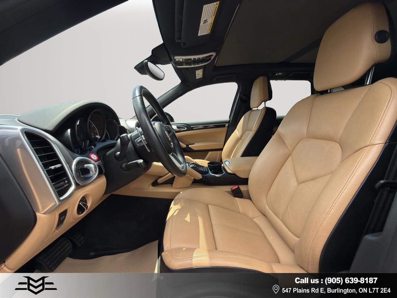 2017 Porsche Cayenne AWD - Navigation - Leather - Sunroof - Low Low Kms !!! Photo