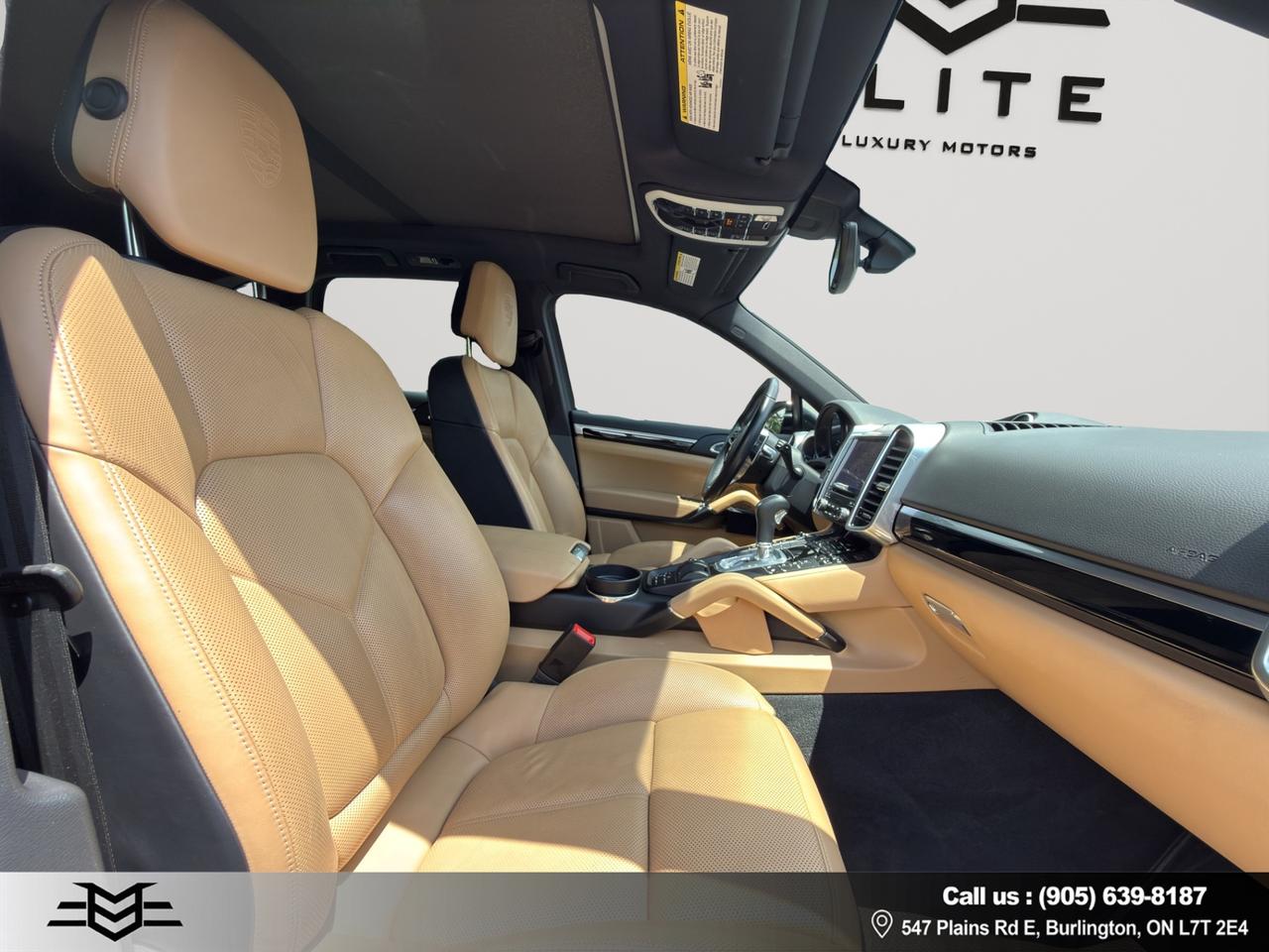 2017 Porsche Cayenne AWD - Navigation - Leather - Sunroof - Low Low Kms !!! Photo