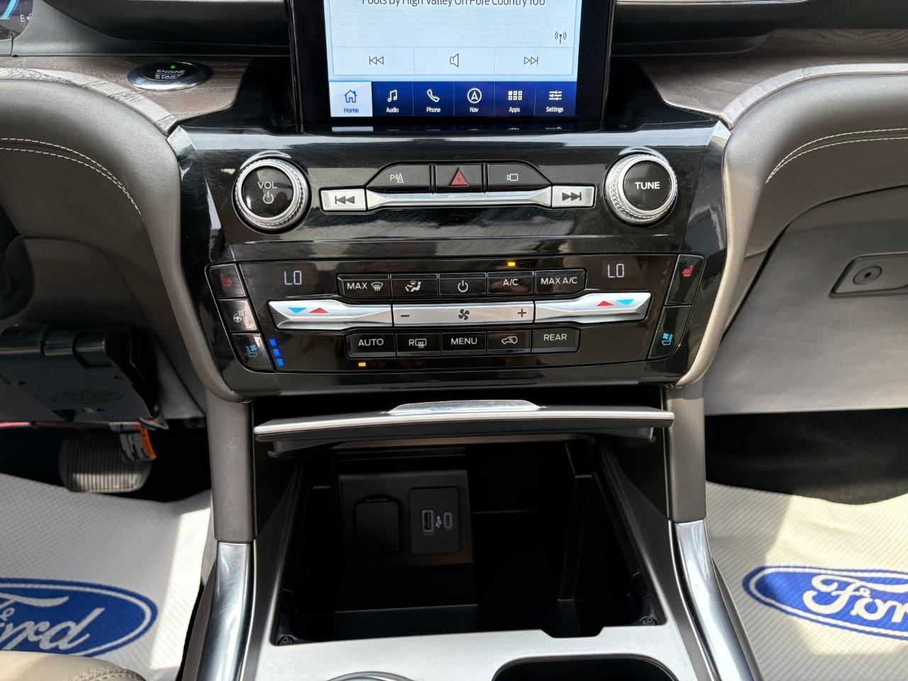 2021 Ford Explorer Platinum 4WD Photo