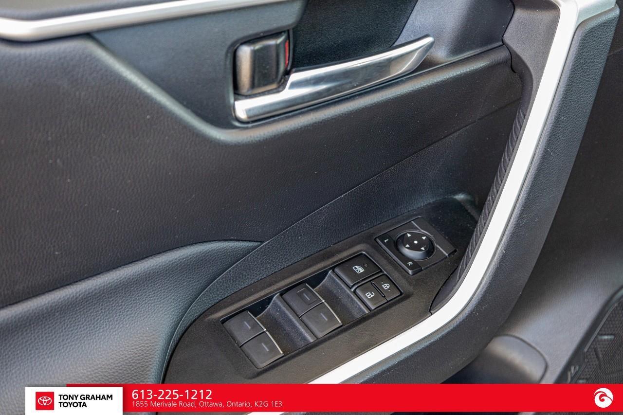 2024 Toyota RAV4 Hybrid XLE Photo