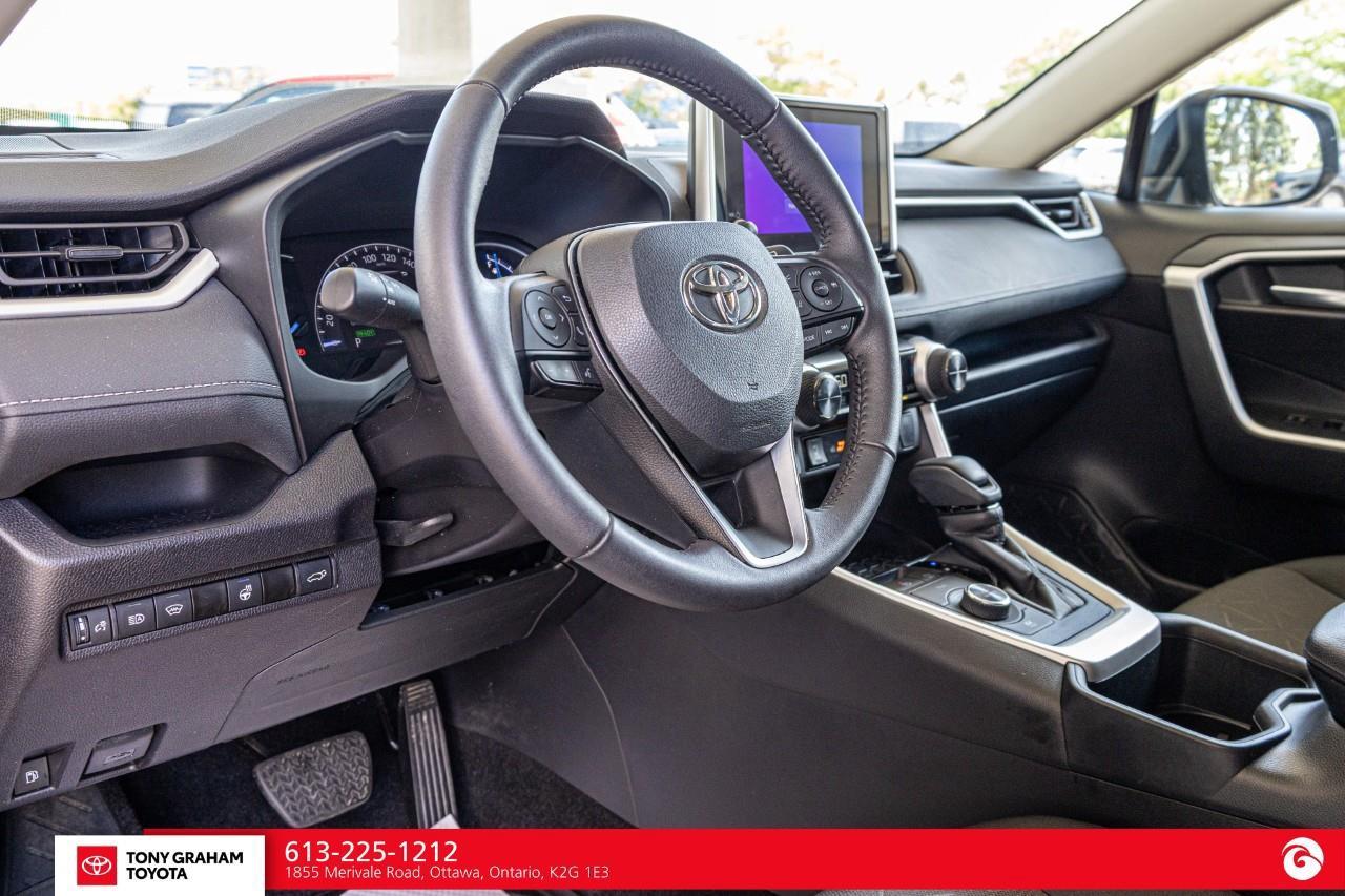 2024 Toyota RAV4 Hybrid XLE Photo