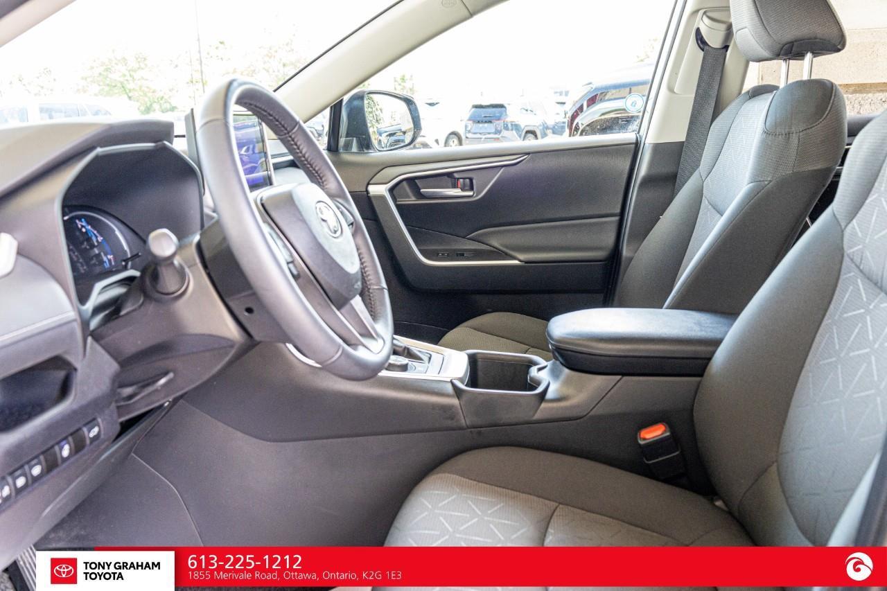 2024 Toyota RAV4 Hybrid XLE Photo