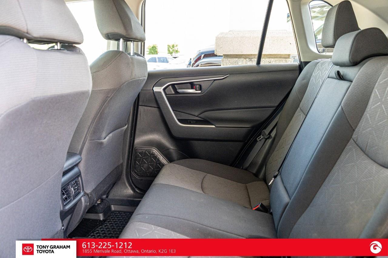 2024 Toyota RAV4 Hybrid XLE Photo