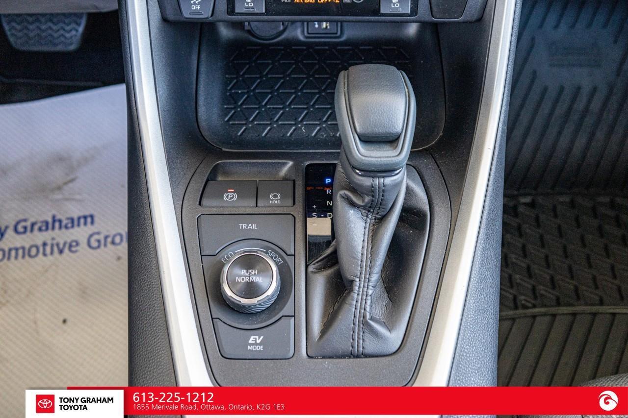 2024 Toyota RAV4 Hybrid XLE Photo