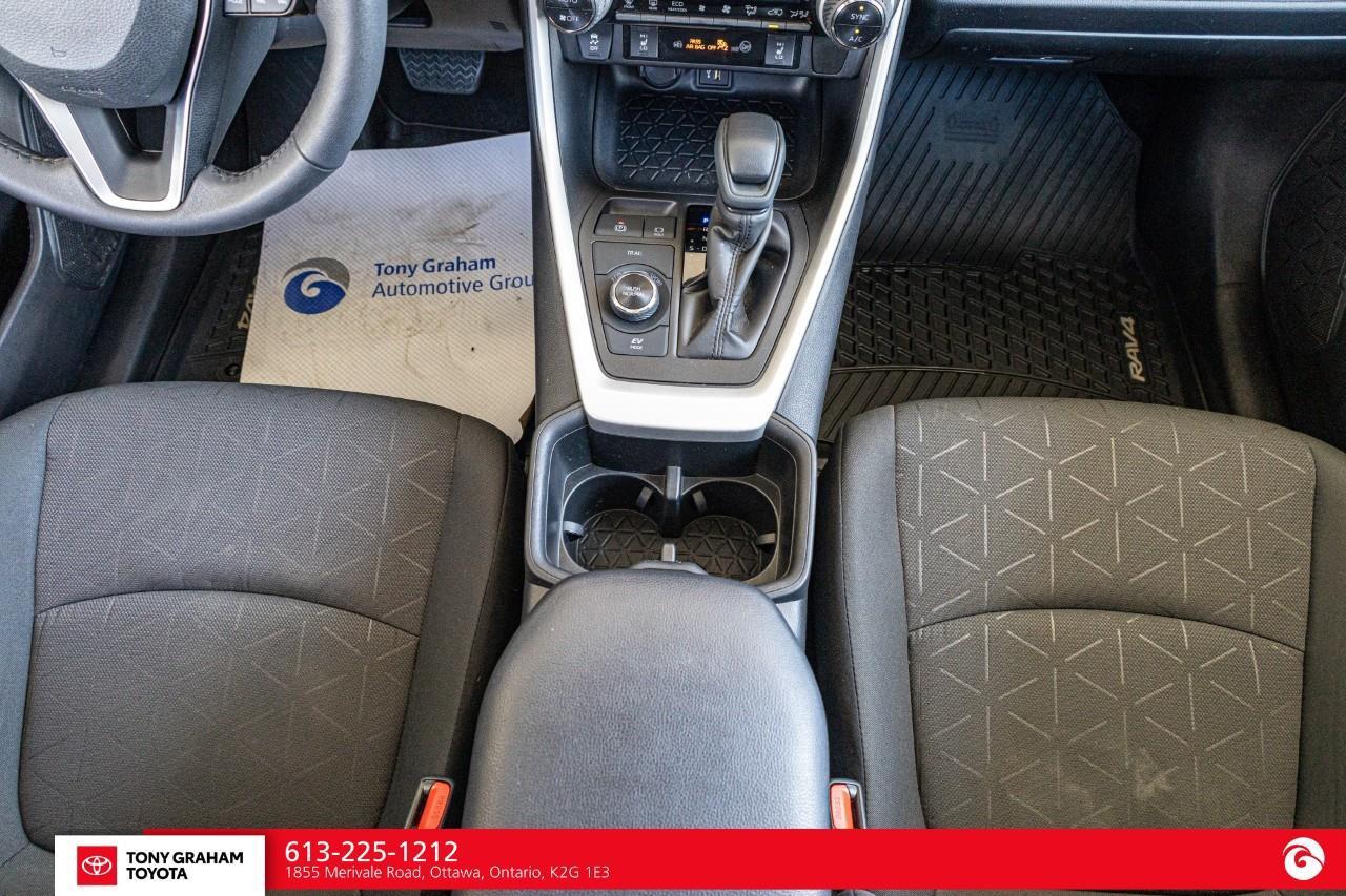 2024 Toyota RAV4 Hybrid XLE Photo